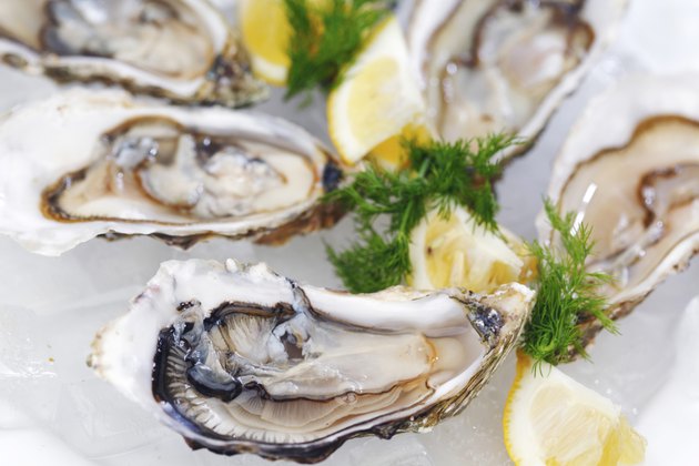 Oysters with lemon and dill