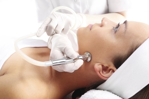 Smoothing the skin, microdermabrasion diamond