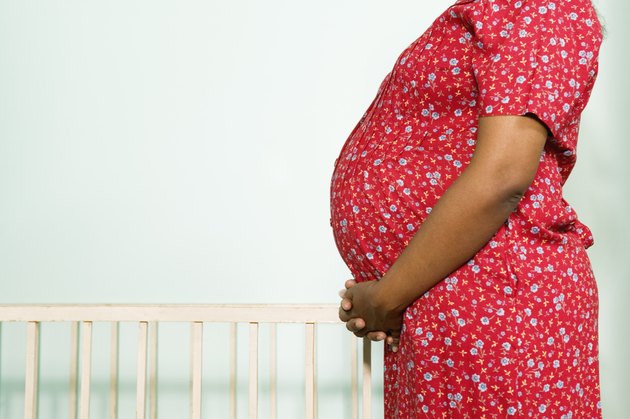 Mid section view of a pregnant woman