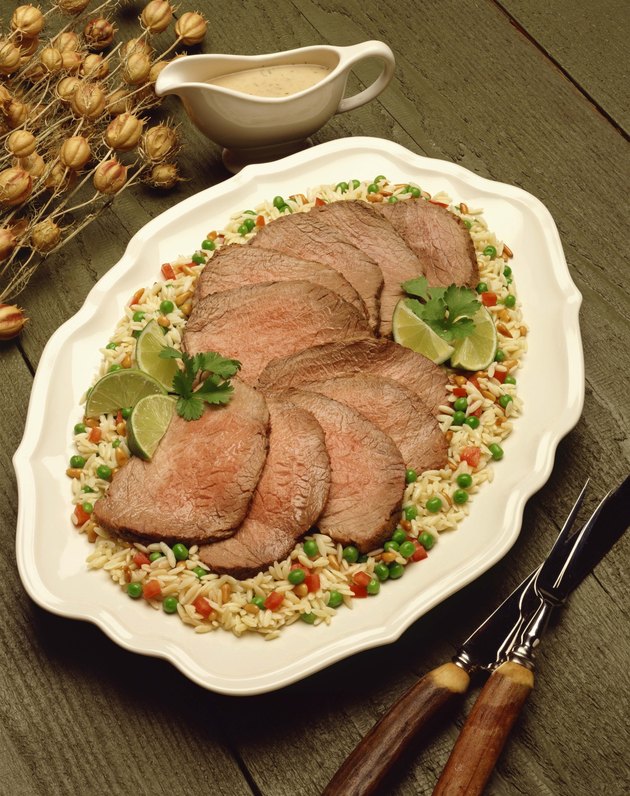 Sliced beef on rice with vegetables