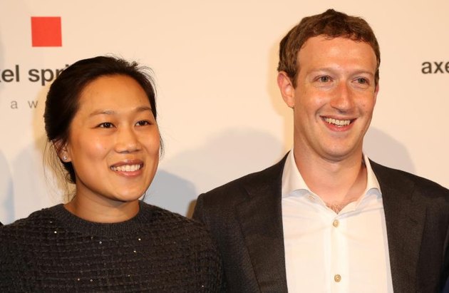BERLIN, GERMANY - FEBRUARY 25: Mark Zuckerberg and Priscilla Chan arrive for the presentation of the first Axel Springer Award on February 25, 2016, in Berlin, Germany. (Photo by Adam Berry/Getty Images)