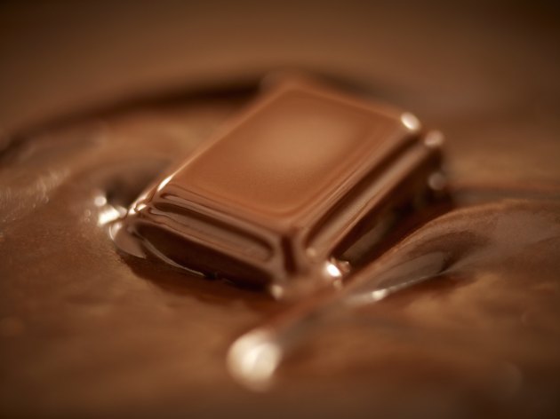 How to Melt Hershey's Chocolate Bars in a Pan | Livestrong.com