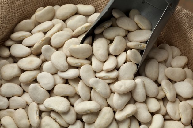 How to Cook Old-Fashioned Dry Lima Beans | Livestrong.com