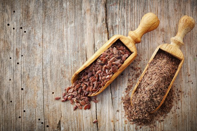 whole and crushed flax seeds