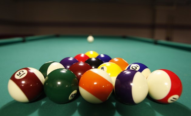 Color balls in triangle, aiming at cue ball