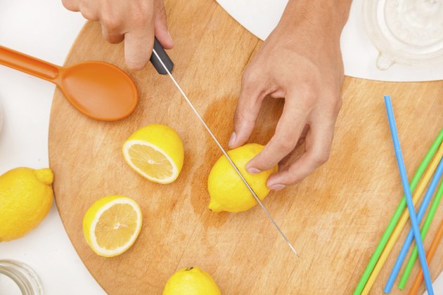 Preparing lemonade
