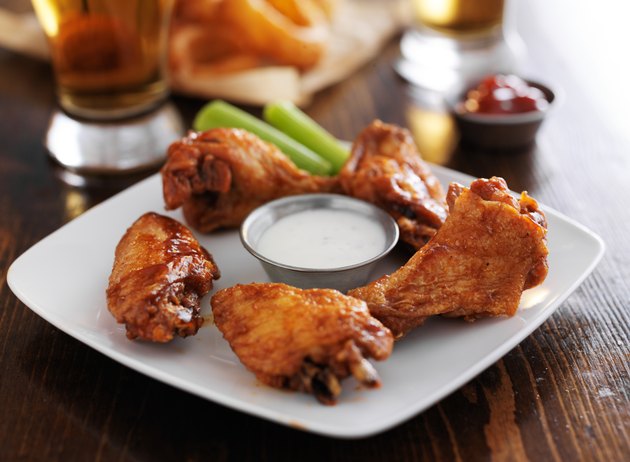 buffalo barbecue hot chicken wings