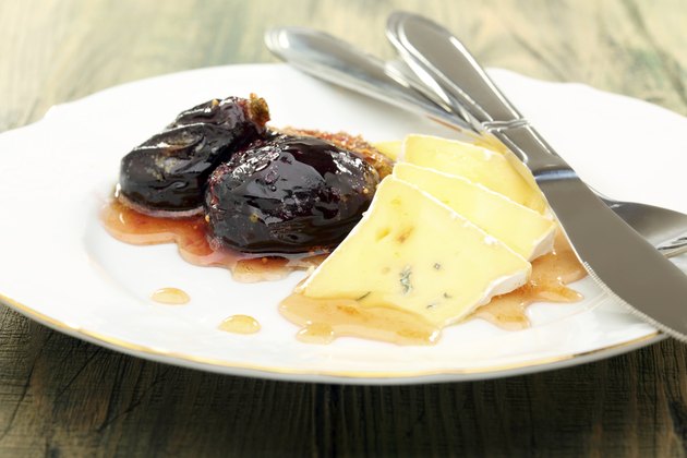 Soft cheese with figs and honey sauce.