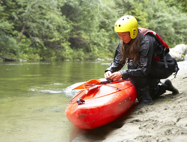 Woman preparing her kayak.