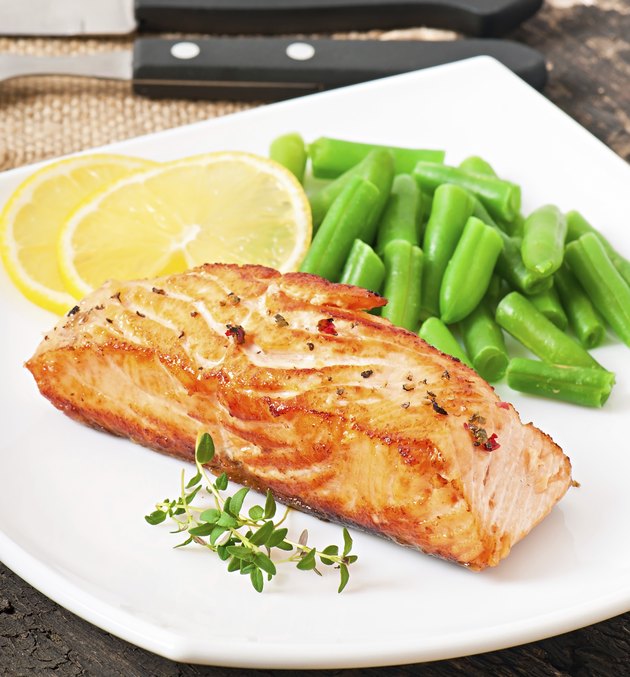 Grilled salmon and green beans