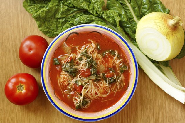 Tomato-spinach soup with noodles