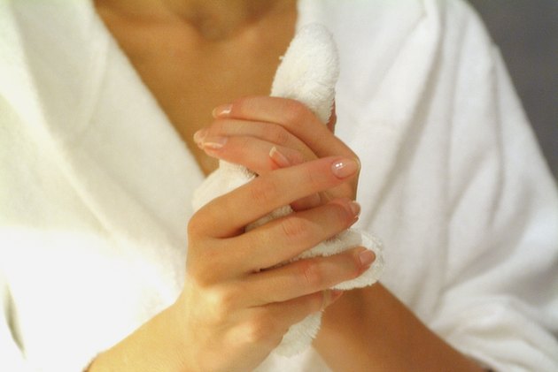 Mid section view of a woman rubbing his hands with a towel