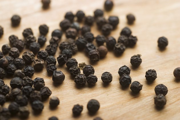 table,horizontal,ingredient,pepper,photography,wood,indoors,rounded,spicy,object,seeds,close up,blurred,black pepper,studio shot,nobody,color image,food stuff,02a105qe,ingram