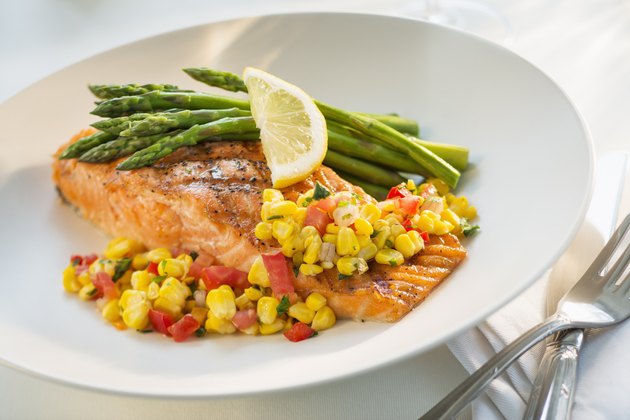 USA, New Jersey, Jersey City, Seafood on plate in restaurant