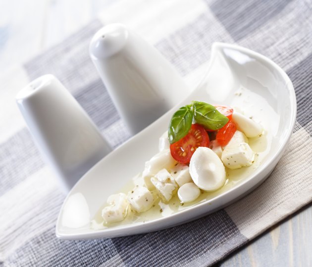 Salad with tomatoes and mozarella