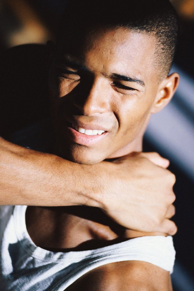Man holding neck muscle