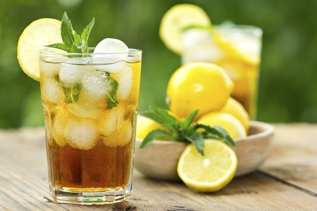 Iced tea and lemon