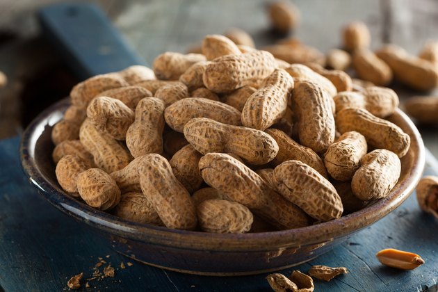 Shelled Peanuts: Nutrition Facts | Livestrong.com