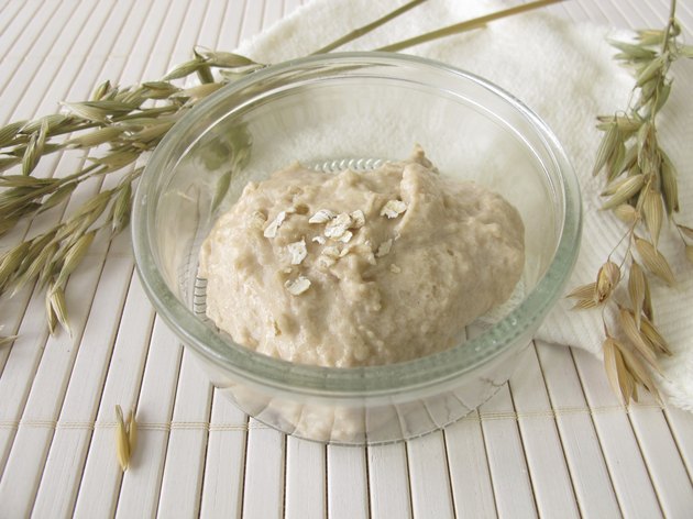 Facial mask with oats