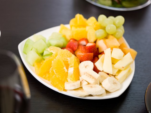 Plate of fruit slices
