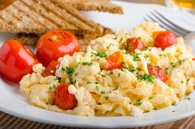 Scrambled eggs with baked tomatoes and chives
