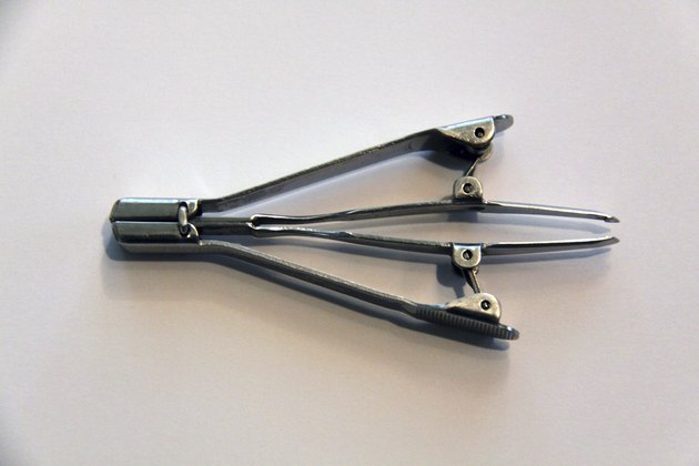 Tweezers to pull hairs out