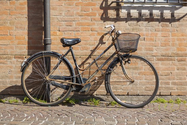 old-style rusty bicycle