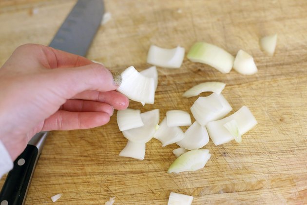 How to Use Onion as a Home Remedy for a Cough