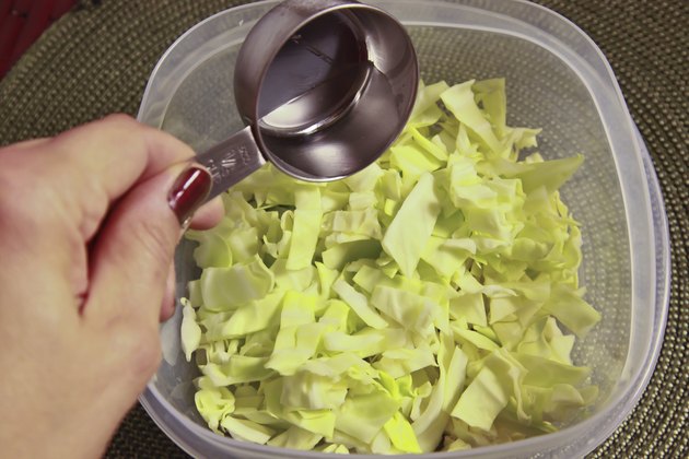 How to Cook Cabbage in a Microwave Oven