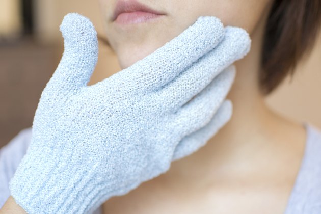 How To Use Exfoliating Gloves 6833