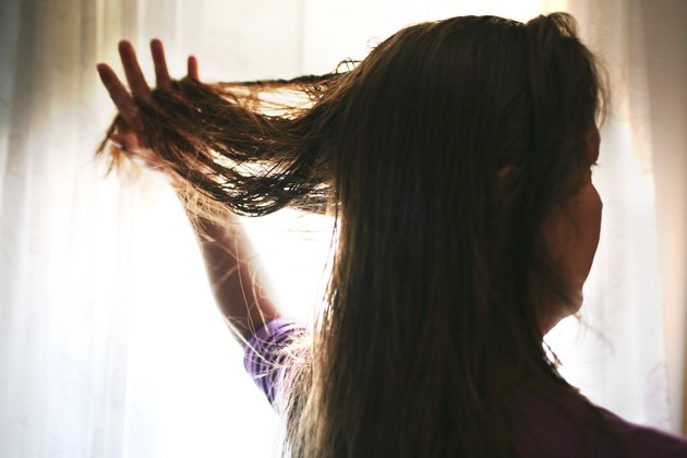 How To Properly Comb Wet Hair 