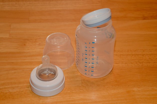 How to Prevent Air Bubbles in Baby Bottles | Livestrong.com