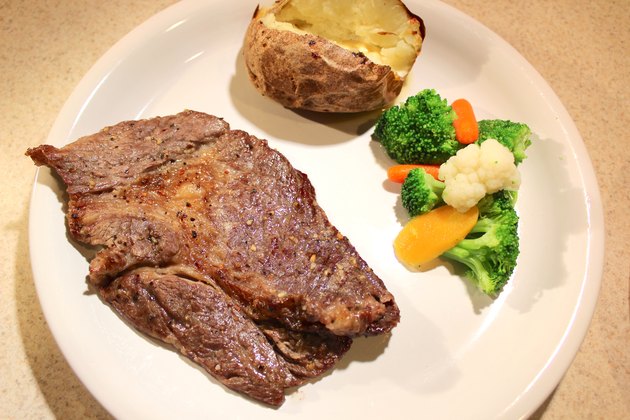 How to Cook Thin Chuck Steak | Livestrong.com