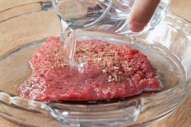 How to Cook Cube Steak in the Oven | Livestrong.com