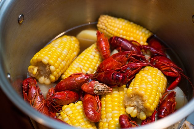 how-to-cook-frozen-whole-crawfish-livestrong