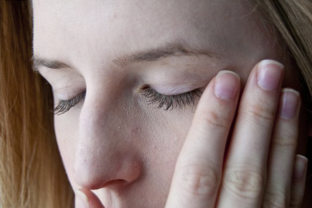 How To Exfoliate Dry Flaky Eyelids 