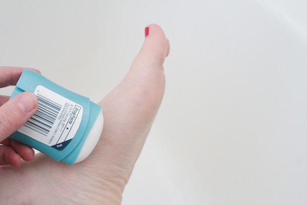 Home Remedy for Sweating Feet | Livestrong.com