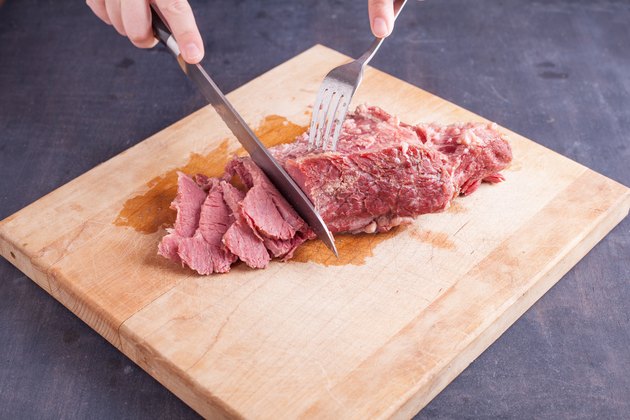 how-to-slice-corned-beef-against-the-grain-livestrong