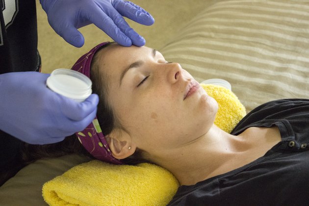 10 Steps of a Spa Facial | Livestrong.com