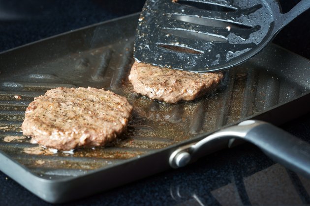 how-to-grill-frozen-beef-patties-livestrong