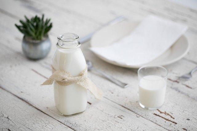 whole milk vs skim milk difference in protein content