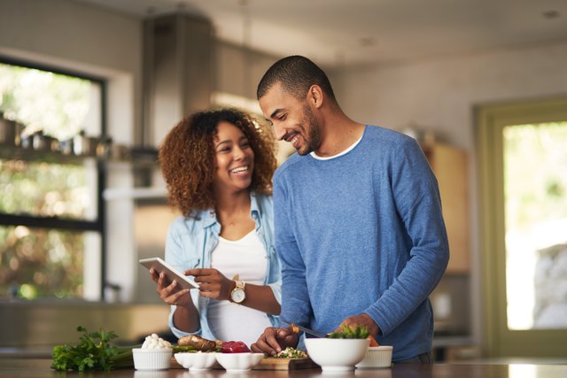 The Benefits of Cooking at Home vs. Eating Out | livestrong