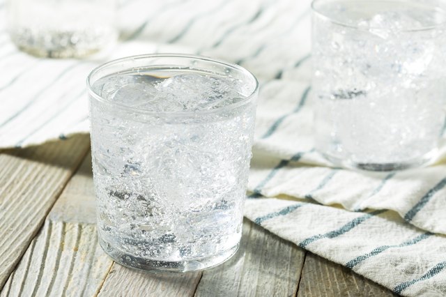 3 Health Benefits That Give Sparkling Mineral Water An Edge | Livestrong