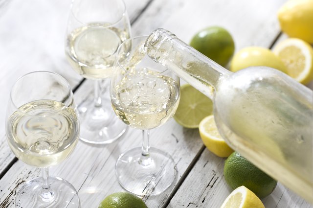 the-health-benefits-of-white-wine-livestrong