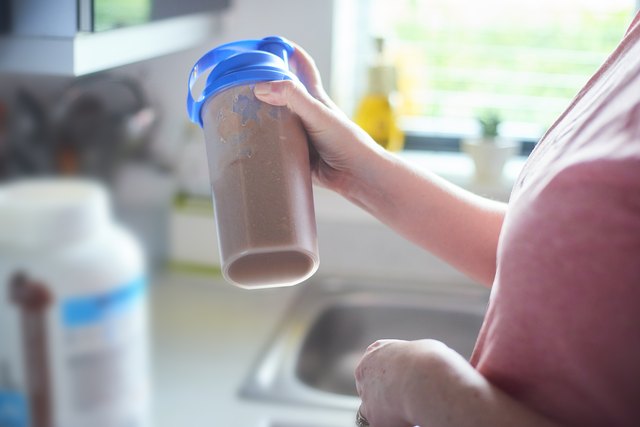 how-to-lose-weight-with-whey-protein-shakes-livestrong