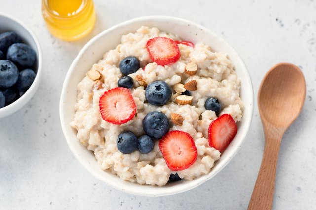 The Best Cereals for Lowering Cholesterol | livestrong