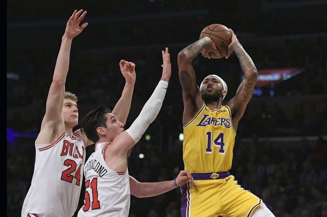 Chicago Bulls v Los Angeles Lakers