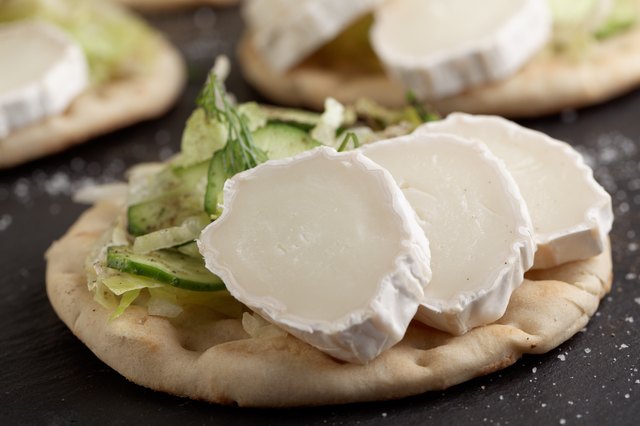 Sandwiches with goat cheese and vegetables