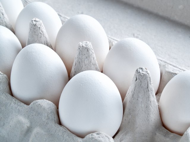 The Safe and Healthy Way to Eat Raw Eggs | livestrong