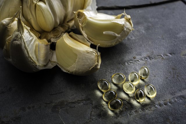 garlic-supplements-for-lowering-cholesterol-livestrong